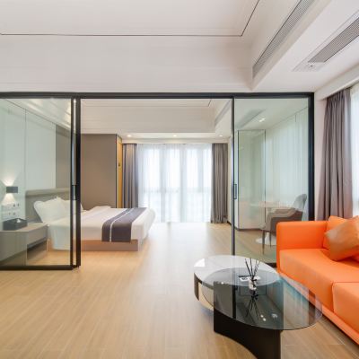 180度景觀投影大床房[落地景觀大空間] 斯米萊酒店（優特滙店）優惠