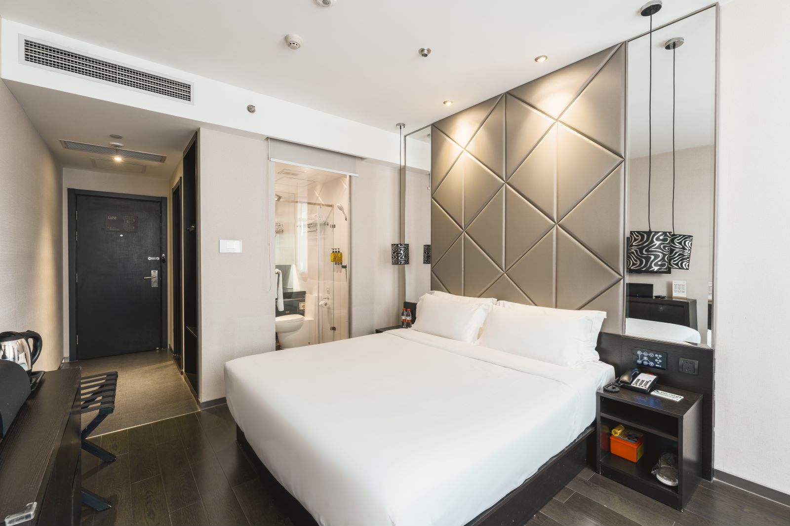 高级大床房（智能投屏+小冰箱）