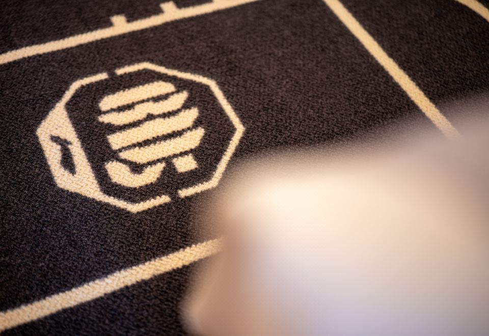 反伍Live With Hoops双床房