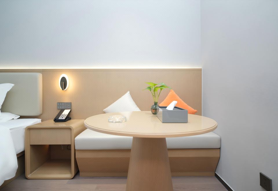 Luxurious Delight Twin Room With Memory Mattress And Smart Control