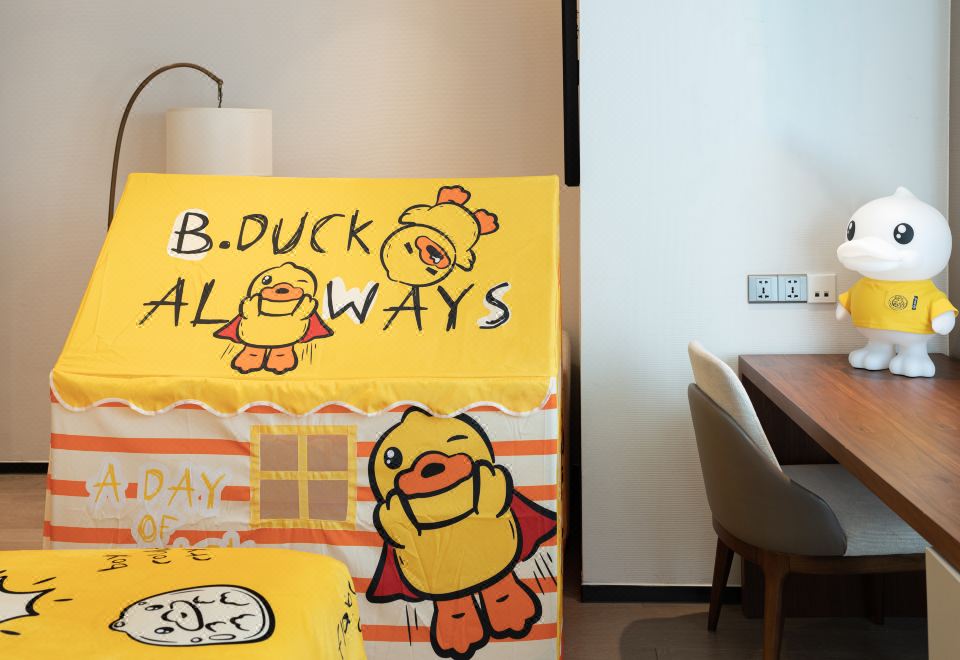 B.DUCK两房主题套房