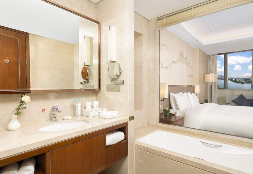 豪華湖景大床房