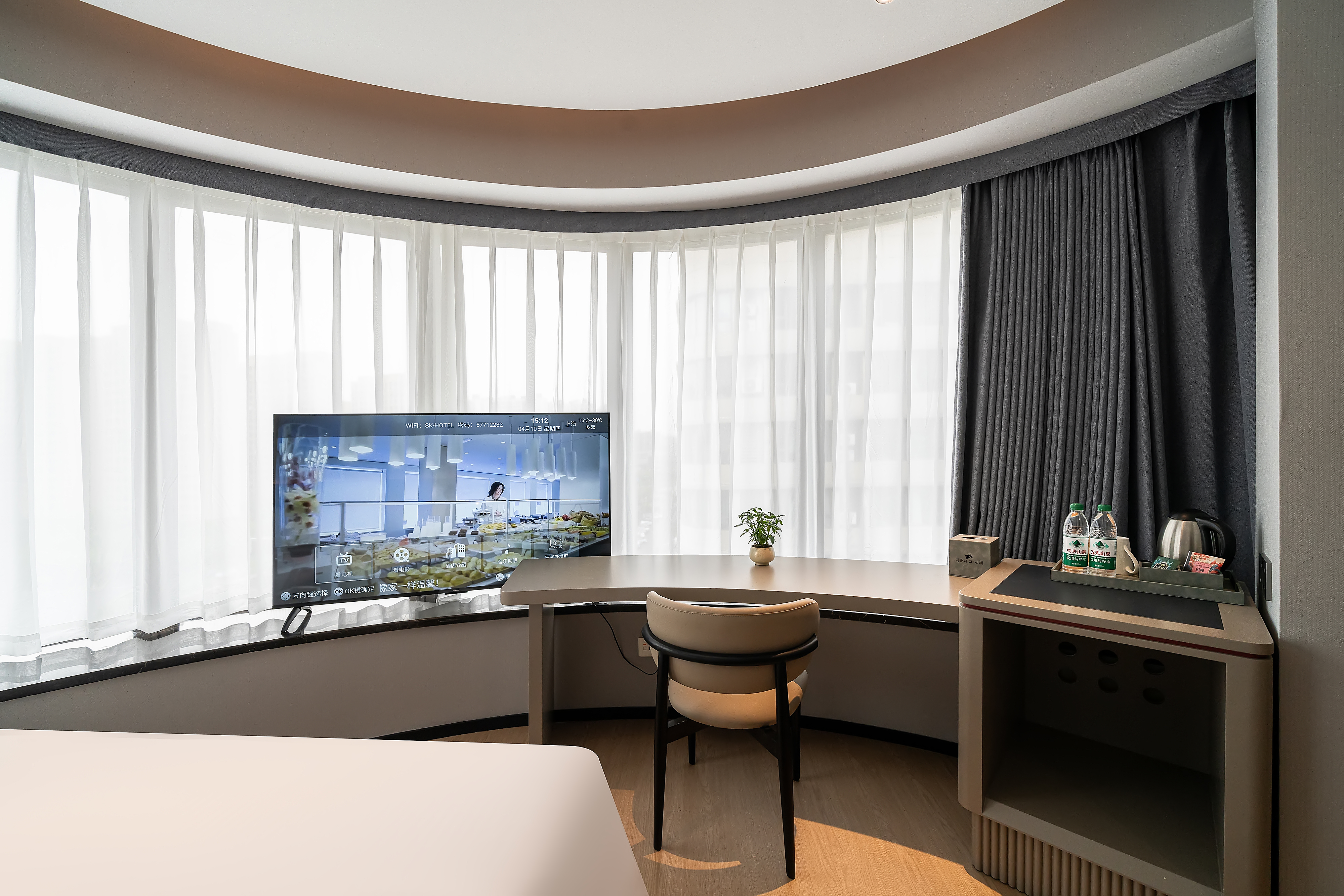 SKJIANSHEHOTELYUNLANSK大床房（智能语音客控+65寸高清电视）