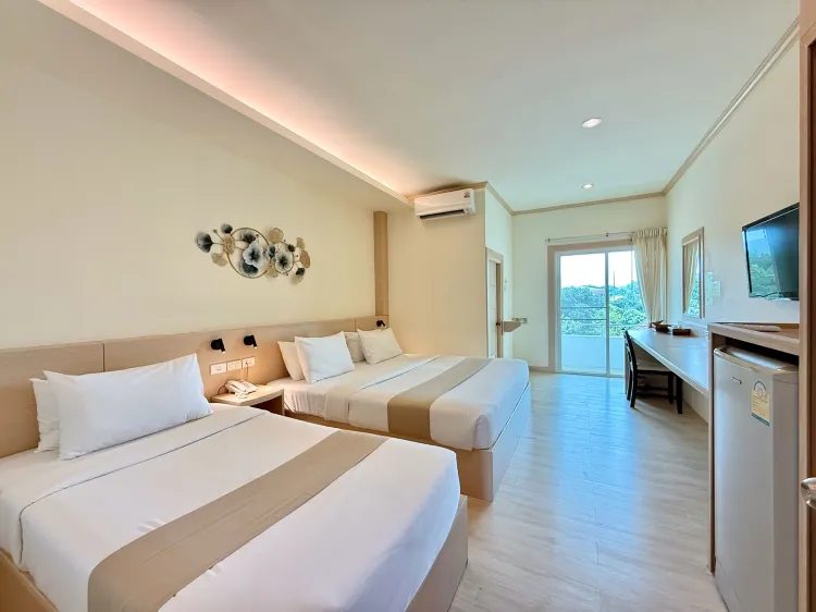 ห้องดีลักซ์ เตียงแฝด วิวเมือง
