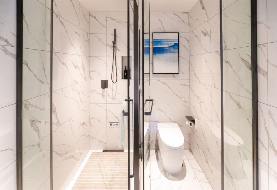 H Hotel (Chifeng Municipal Government High-speed Railway Station)Cozy Smart Family Room