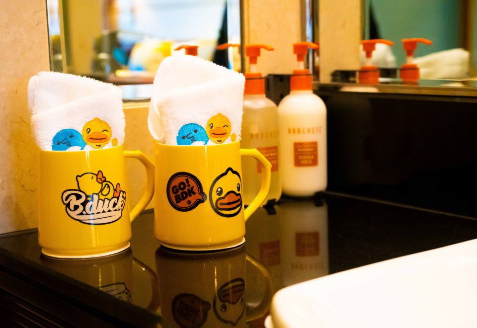 “小黃鴨”歡樂親子城景大床房