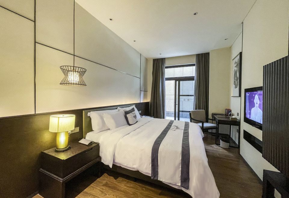 雅致舒睡大床房（自选特色舒睡枕｜助眠香薰）