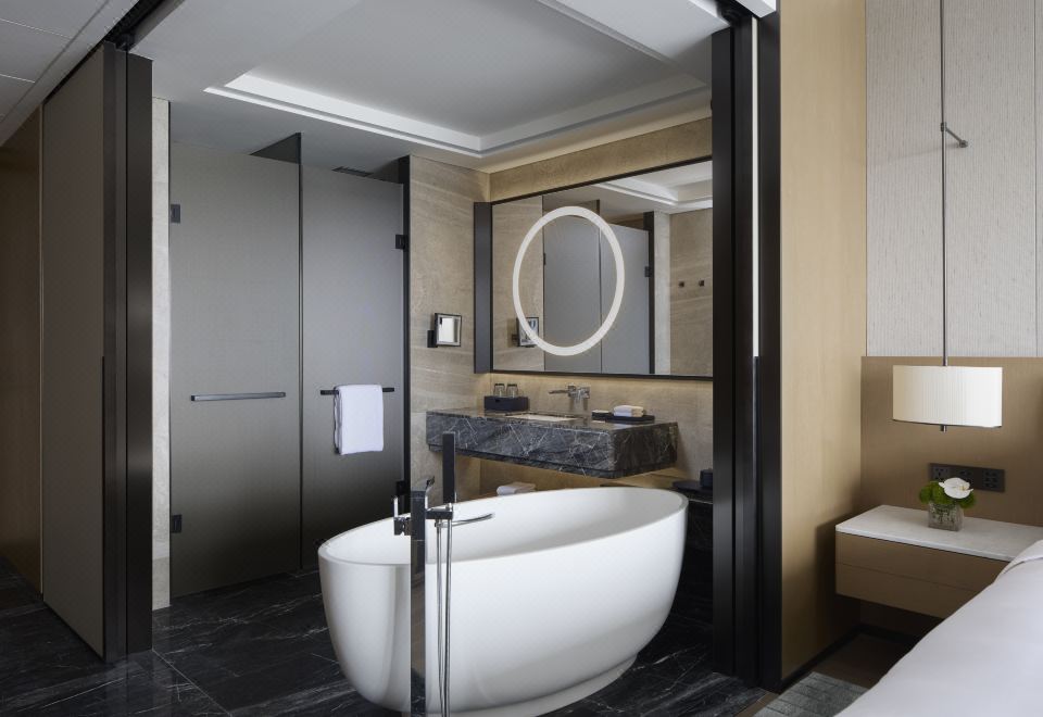 豪华湖景双床房【享一线湘江灯光秀饱览岳麓山景】