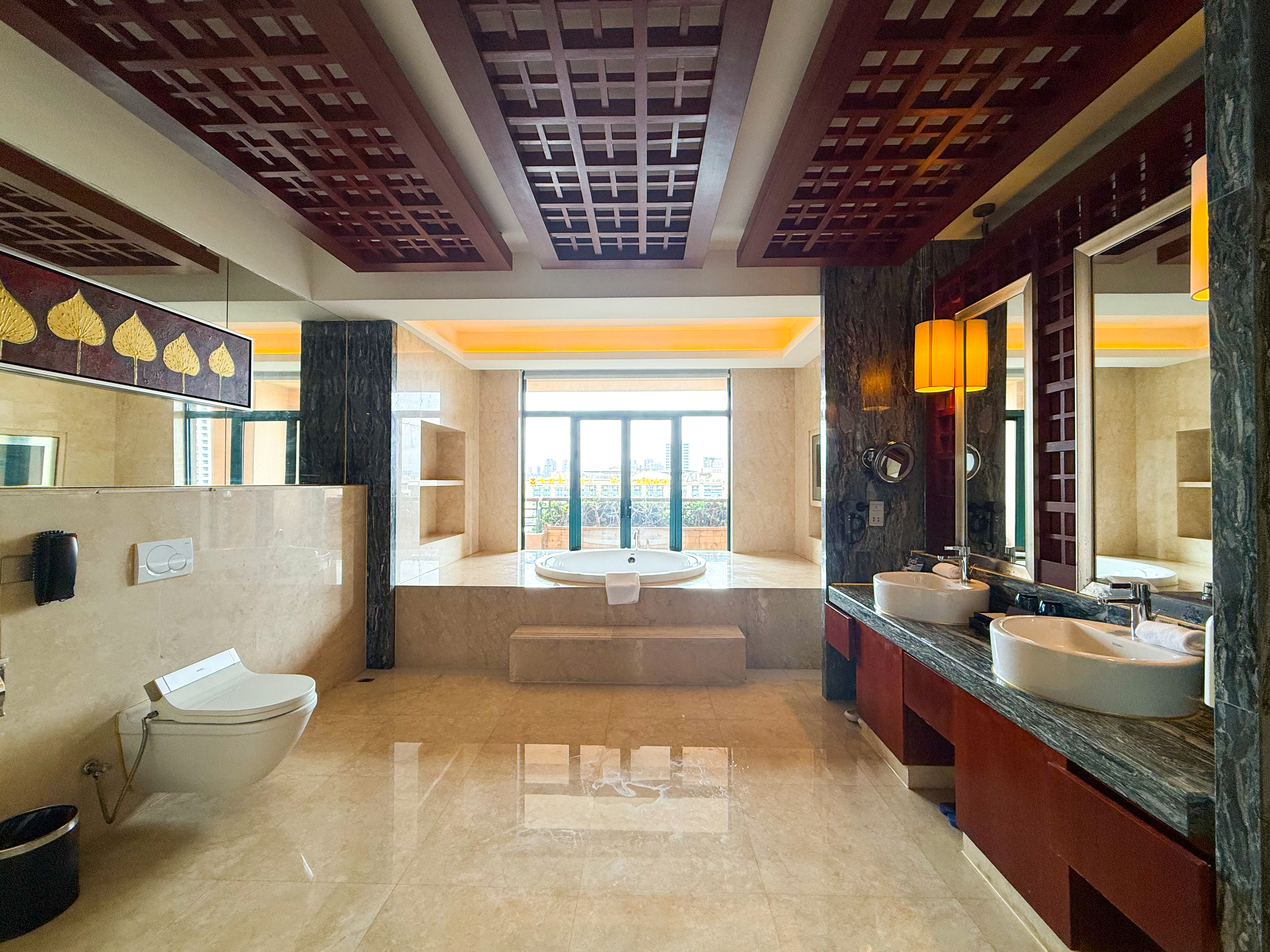 海丽号总统套房（温泉水+私人影音室+室外露天泡池+大浴缸+湿蒸房）