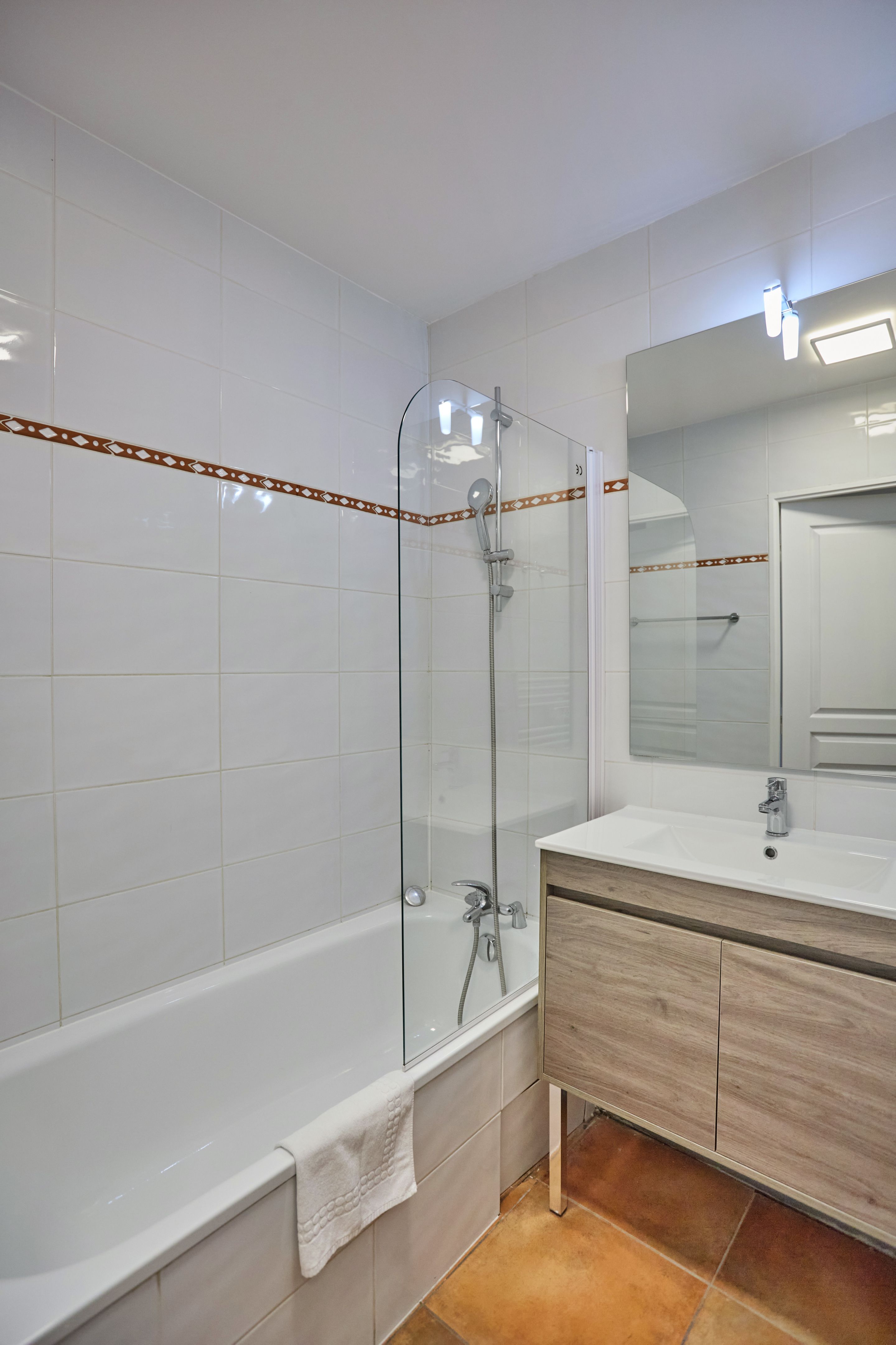 三人房 六名客人