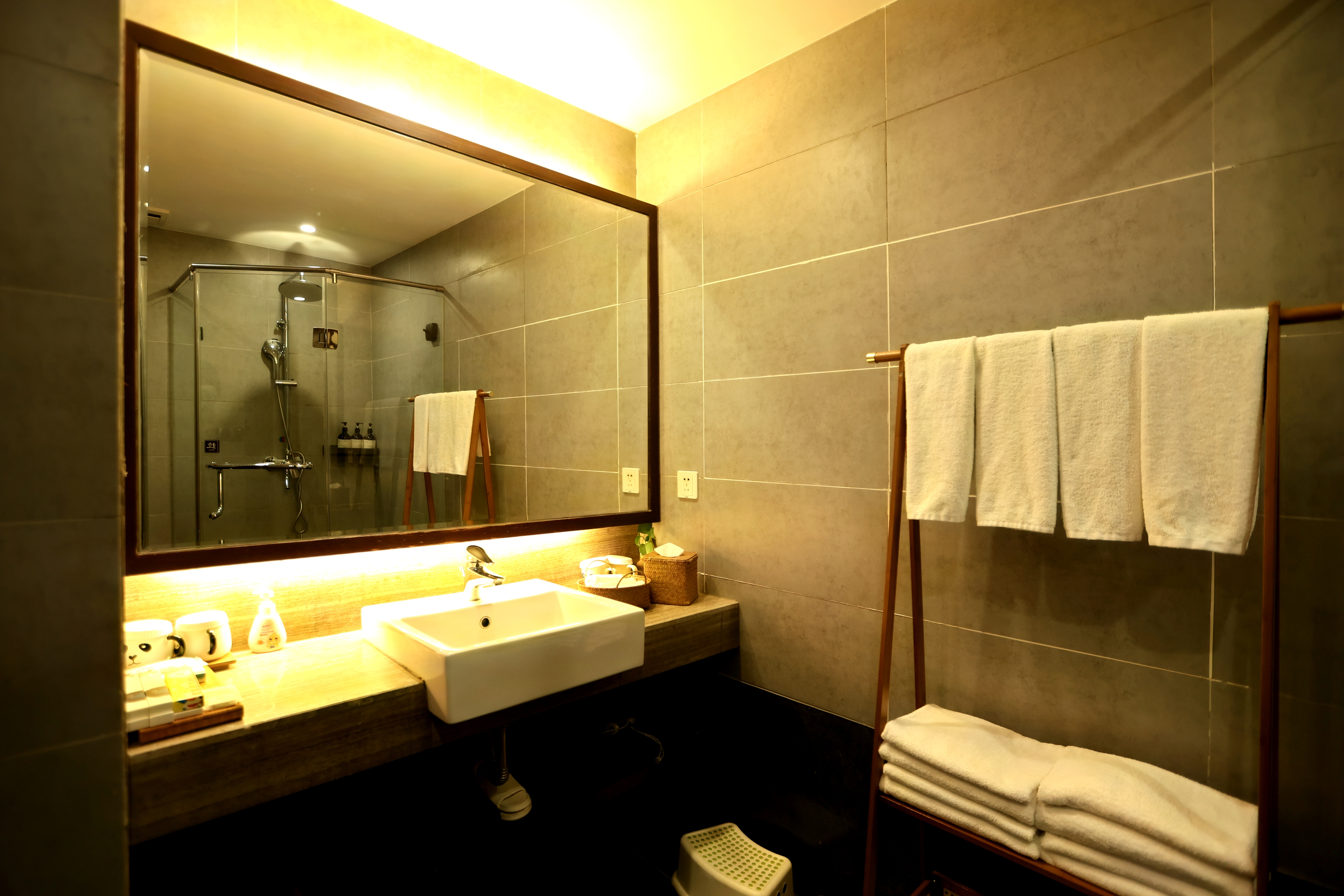 慧心家庭房（舒适宽床＋顶喷花洒＋智能电视投屏）