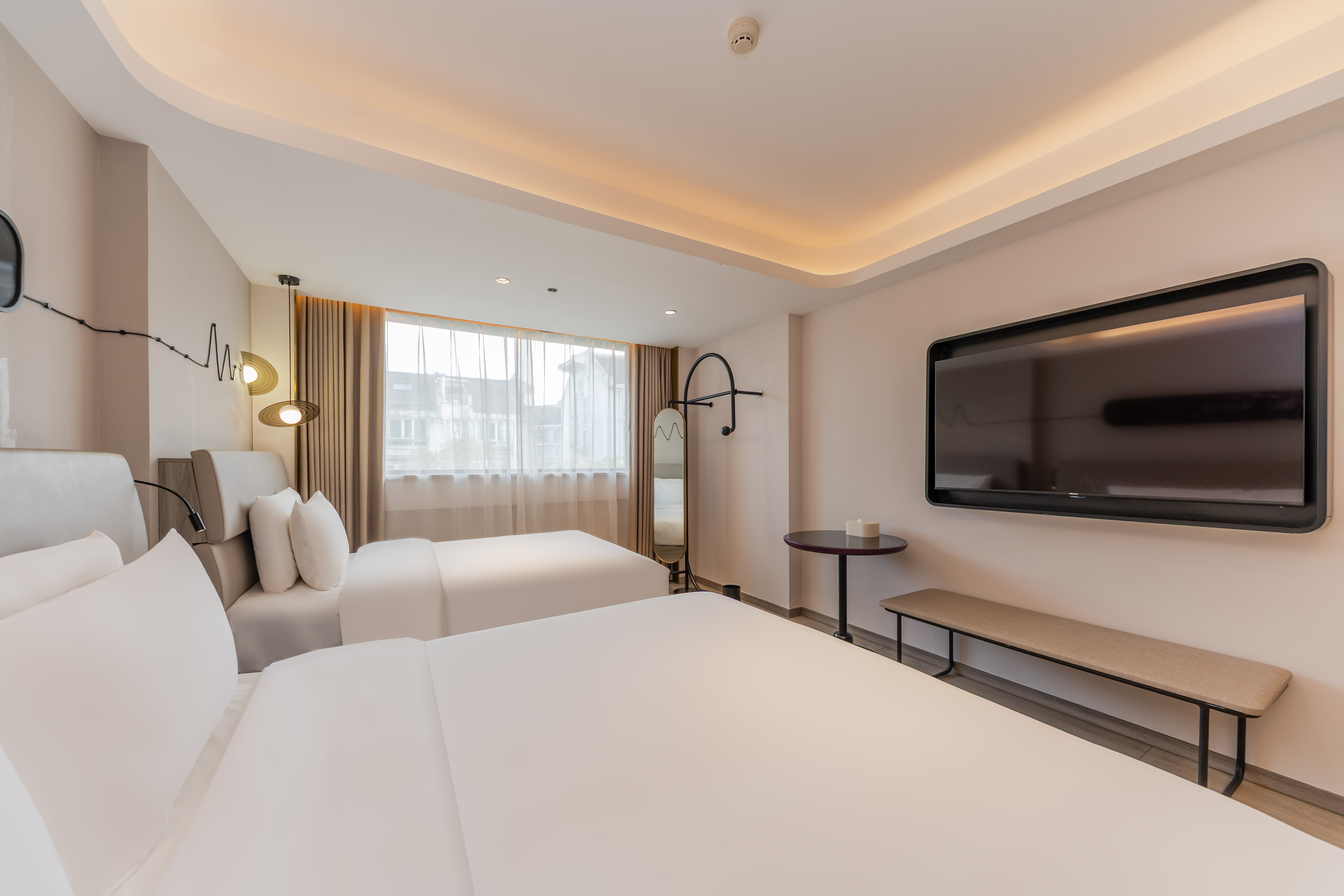 家庭房（智能投屏+徕芬吹风机）