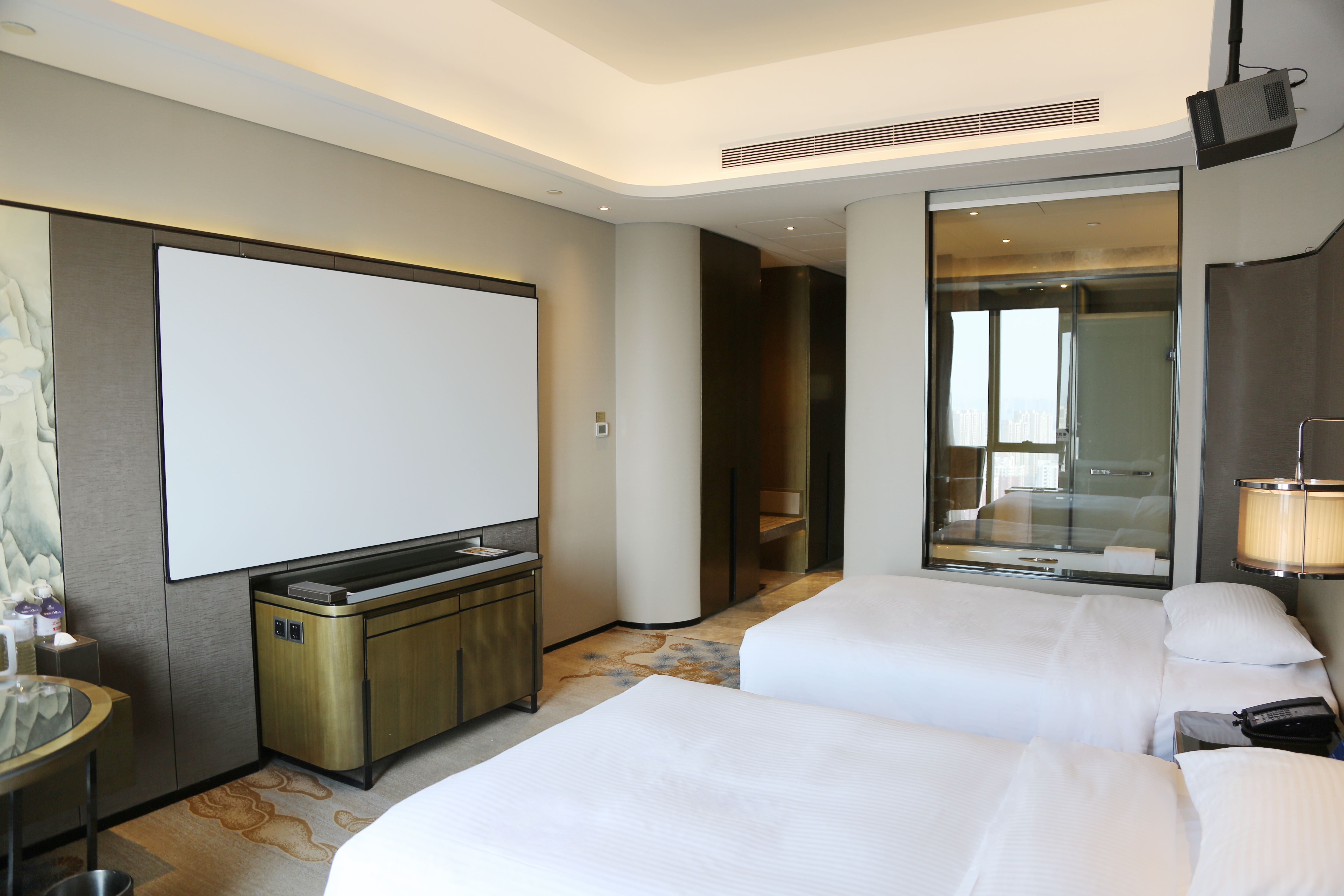 豪華影音雙床房（浴缸+熱帶雨林花灑+100寸投屏幕布）