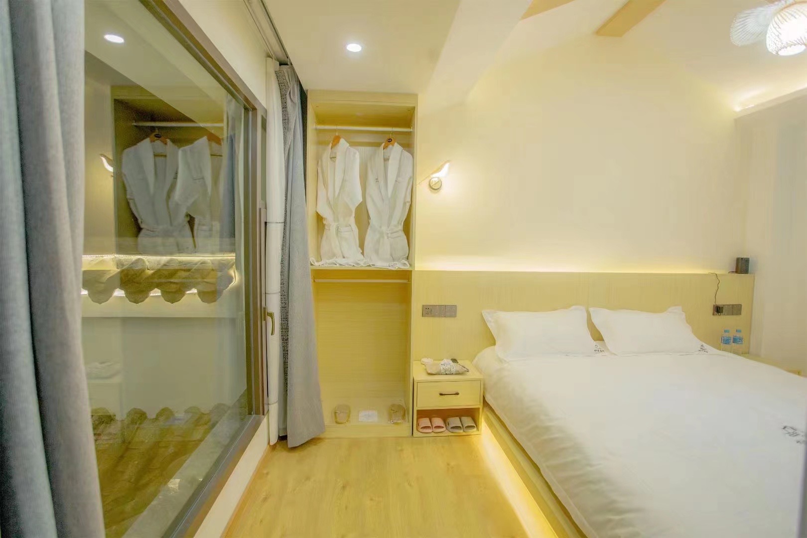 特惠阳光大床房