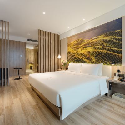 行政大床房（裸棉床品+普蘭特床墊+迷你冰箱+體重秤） 南寧南湖地鐵站亞朵酒店優惠