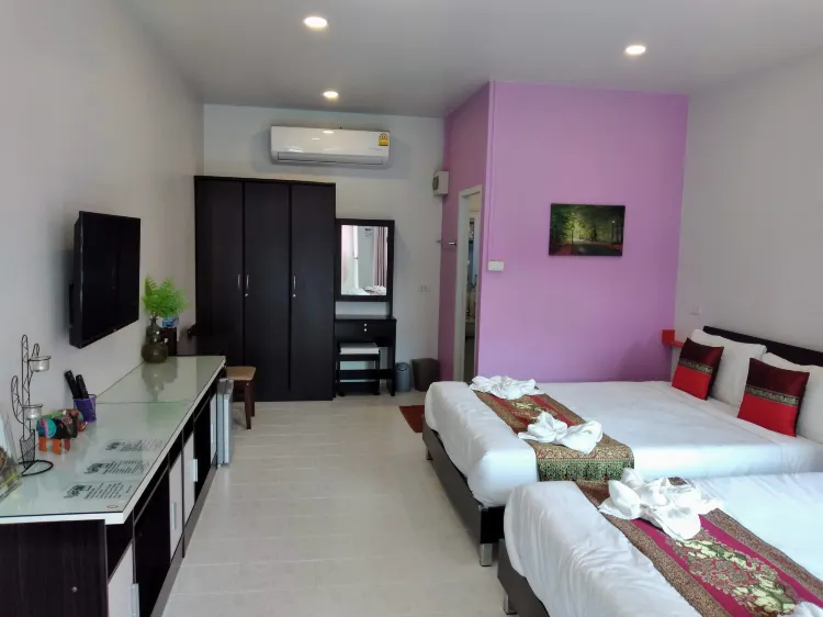 ห้องพักสี่คนวิวสวนพร้อมฝักบัว