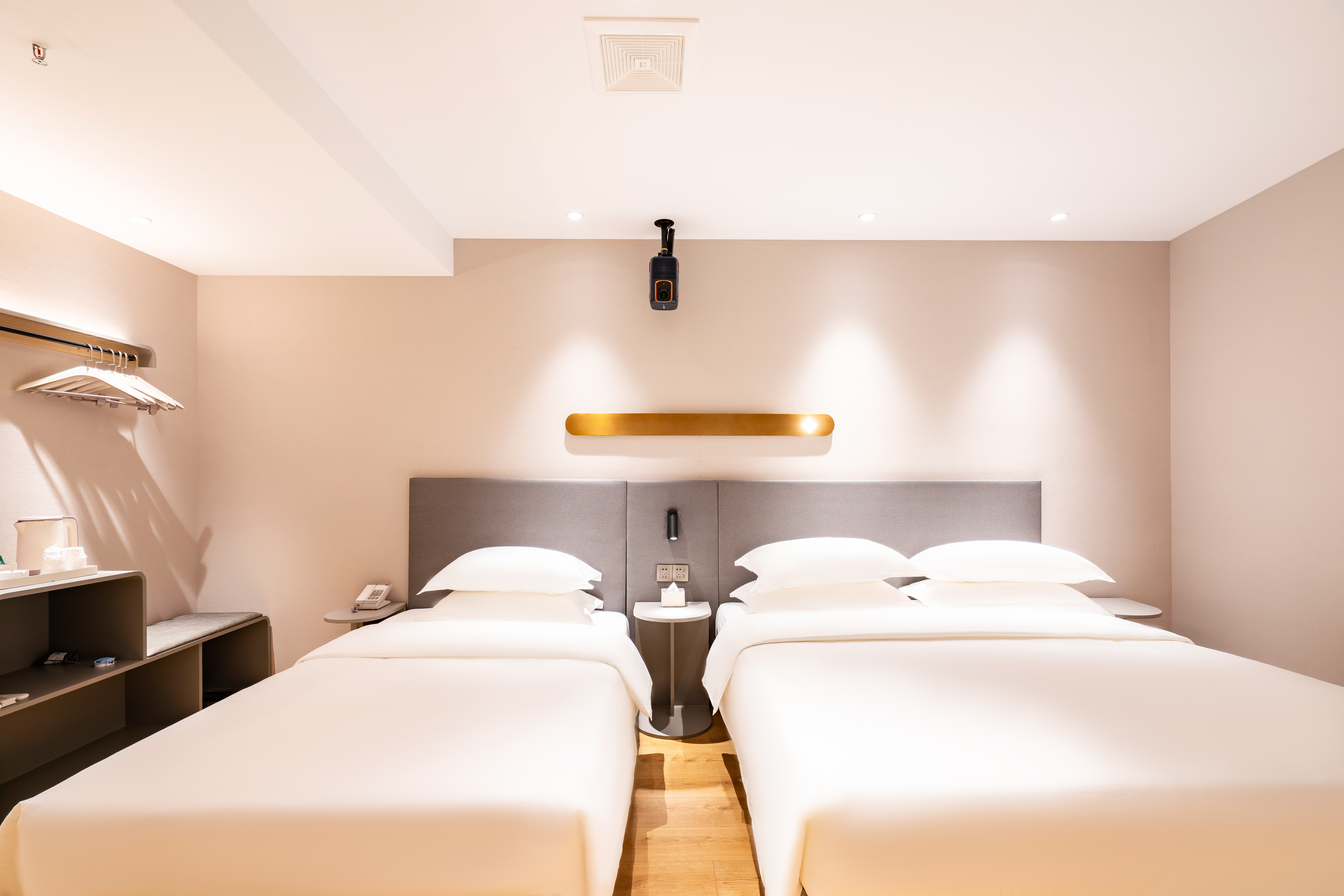 Elong Me Anlai Hotel (Yangzhou Jiangdu Golden Eagle Plaza Wenchang East Road)影音套房「乐享一居室+百寸高清巨幕私人影院+SVIP影视畅享+语音客控+棋牌娱乐」