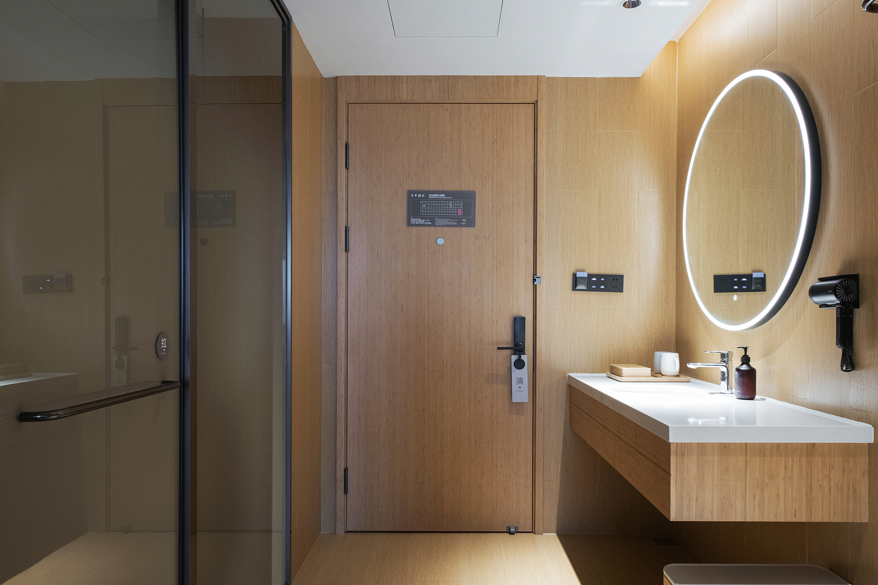 高級大床房[小冰箱+65寸智能電視可投屏]