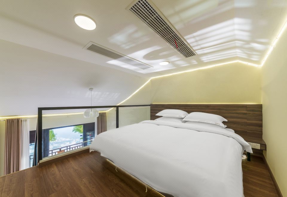 Zhenhu Homestay (Jiandemeicheng Ancient Town)Longshan Street|Lake View Terrace Parent-Child Loft Family Room