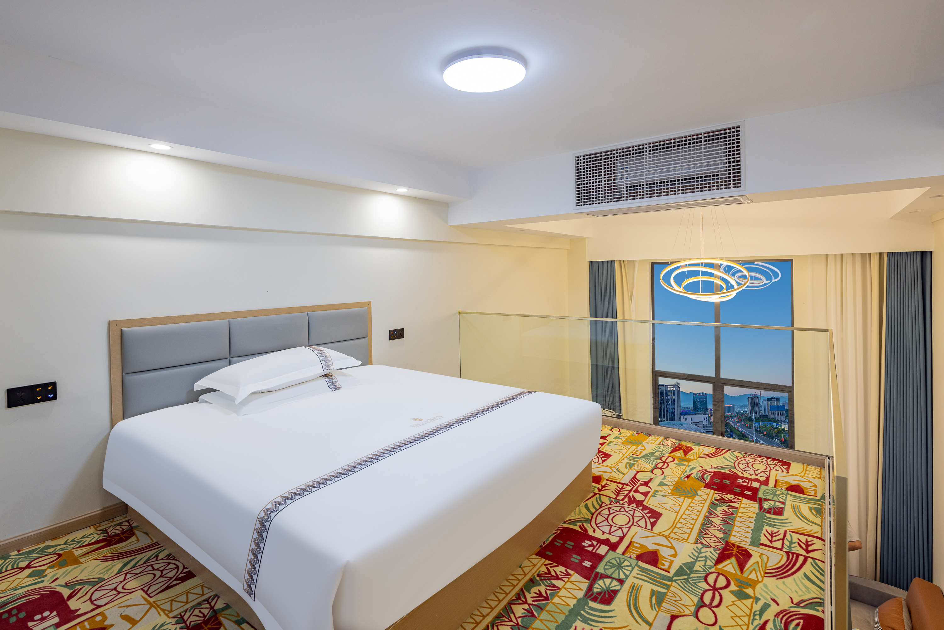 LOFT大床∣两衞∣客厅∣半自能马桶