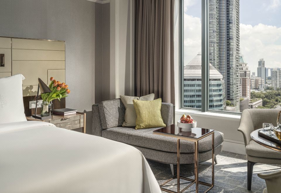 Four Seasons Hotel SingaporeClub Room 1 King City View