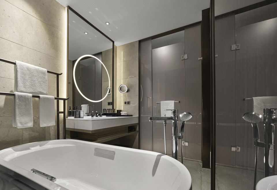 Steigenberger WuxiDeluxe Lake-view Queen Room