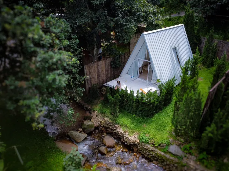 ที่พักแบบกรอบ A สีขาว