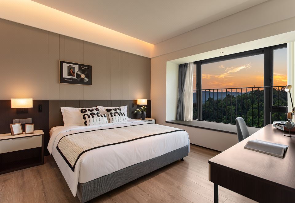 Ascott Fengyishan ShenzhenDeluxe Suite - 1-Room, Mountain-View (Pets Allowed)