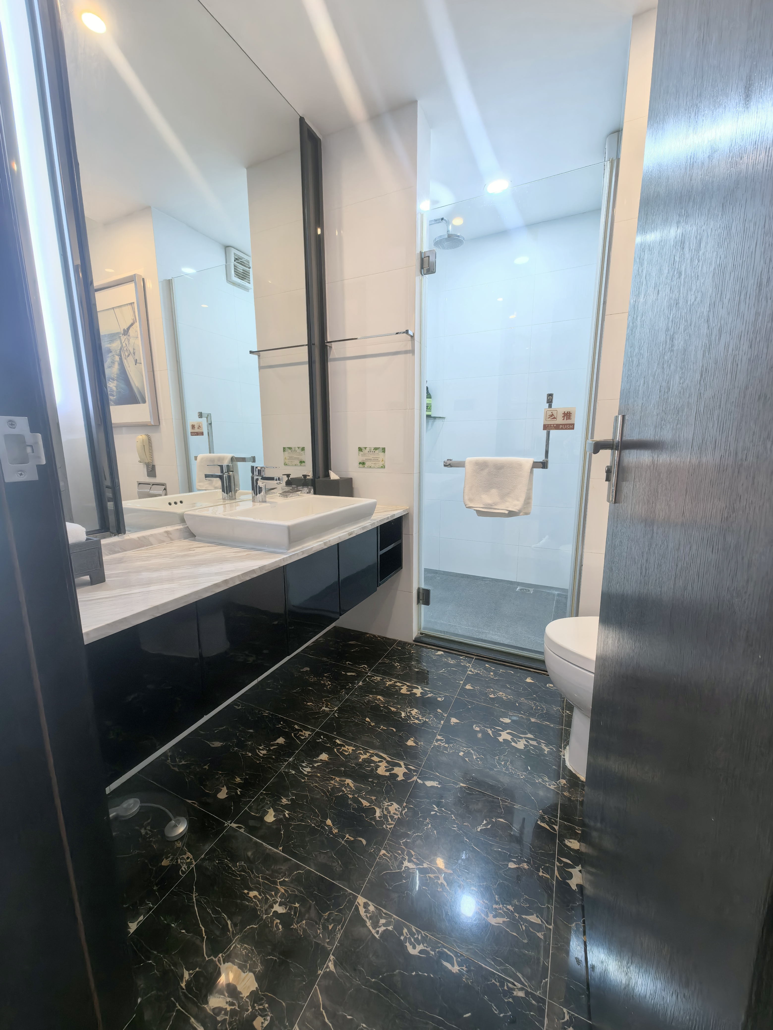 温馨大床房（带厨房、洗衣机）