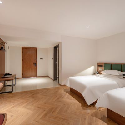 商務靜謐雙床房「記憶深睡眠枕墊+辦公桌椅+行李架」 24K國際連鎖飯店（上海人民廣場店）優惠