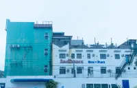 레드도어즈 @ 리얼 스트리트 타클로반