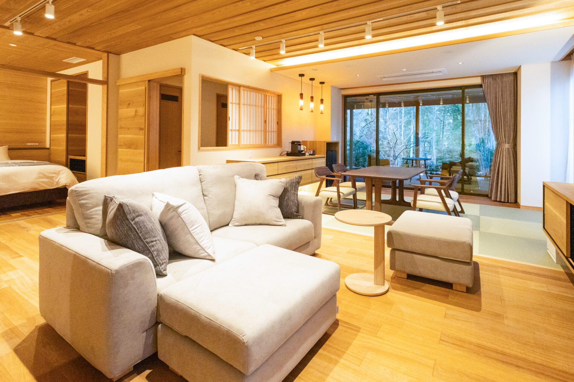 高级套房翠凉河景房