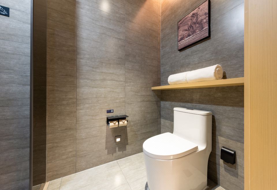 高級大床房（深睡床品+小冰箱+智能客控）