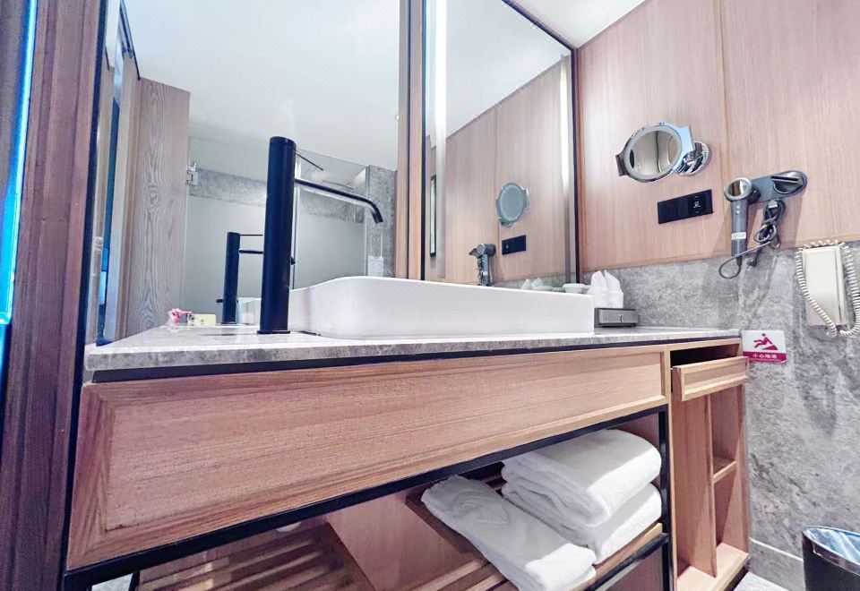 高级园景大床房?新装简欧风&湖景花园景观