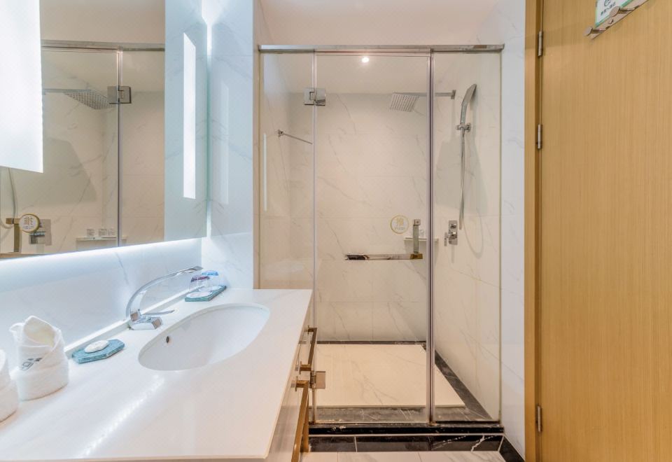 Scenic·豪华海景大床房「浴缸泡澡+观港珠澳大桥」