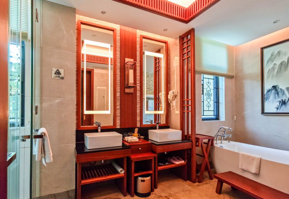 Regal Palace Hot Spring Hotel GuangzhouVilla V6 - 5-Room (Soaking Tub, Mahjong Room, 2 Living Rooms, Garden)