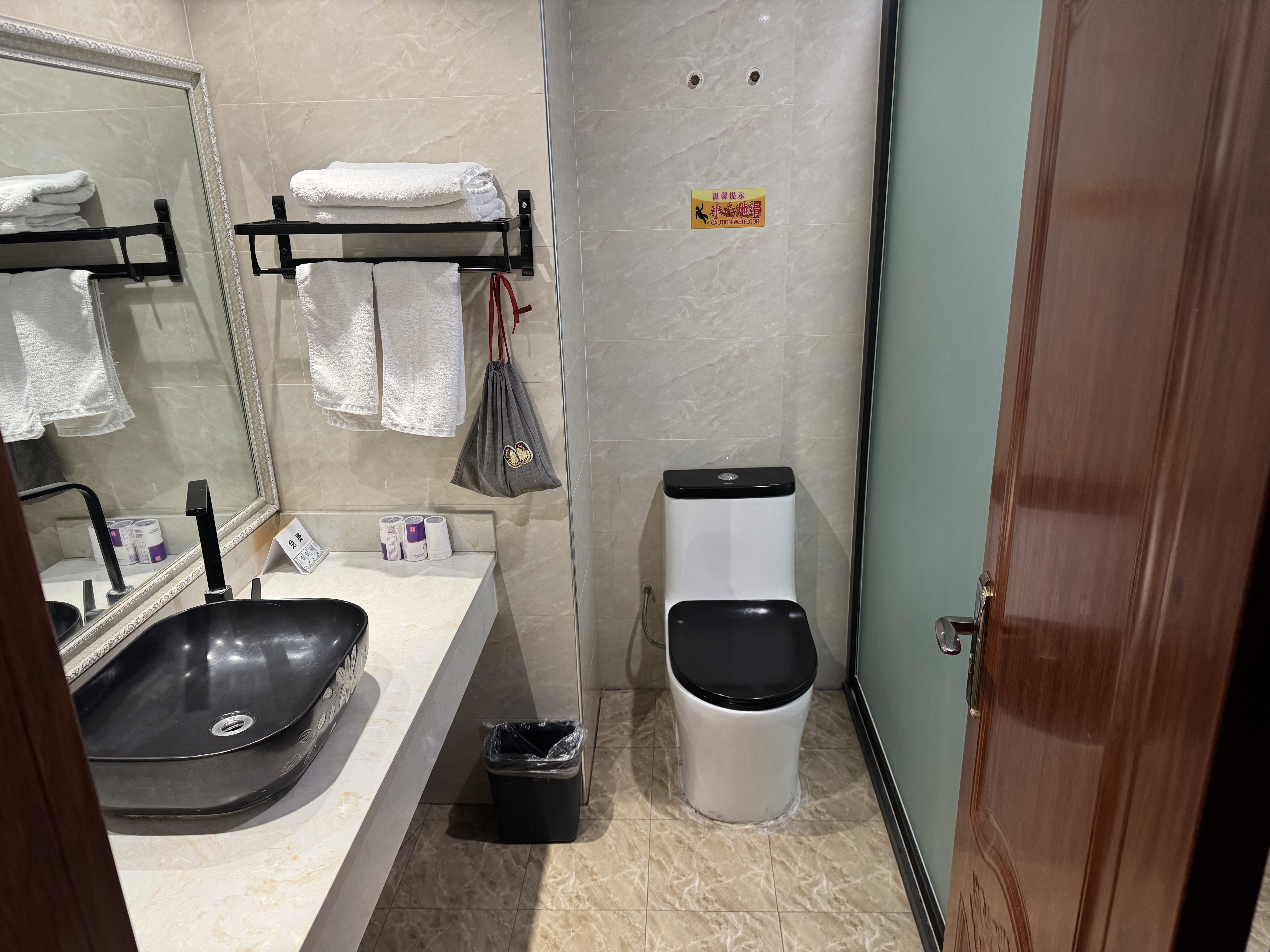 Huocheng Wanjiayue Hotel特惠大床房（舒适床品+超大空间）