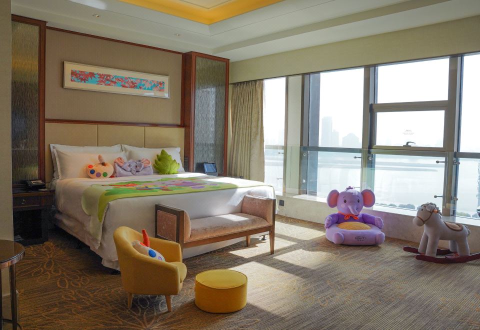 「诺亚的丛林探险」亲子尊贵豪华江景大床房