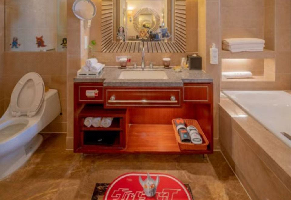 SeaView Garden Hotel QingdaoClassic Ultraman Theme Sea-view Balcony Family Room (Double Bed + Upper Bunk War Chariot Bed)