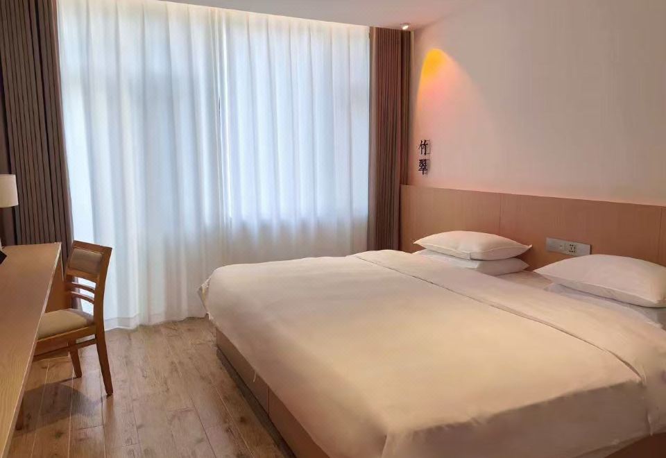 Shanghai Yiqinyuan ResortForest Deep Sleep Hollywood Room (Zero Pressure Pillow + Tencel Mattress)