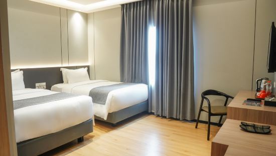 New Hollywood Hotel