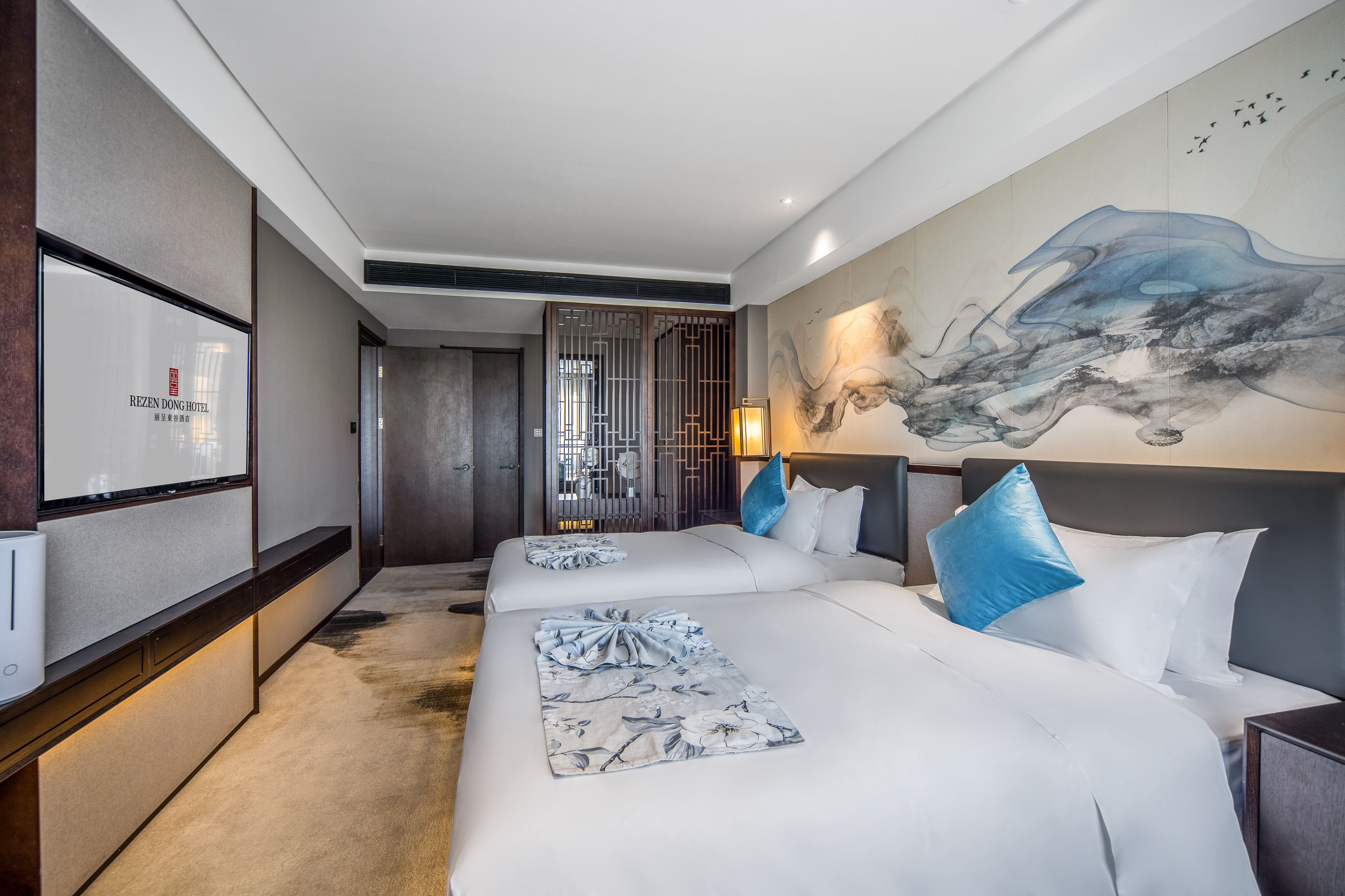 豪華雙臥套房（小冰箱+體重秤+溫潤加濕器+空氣凈化器+會客廳+豪華浴缸）