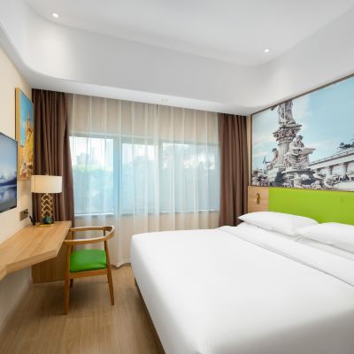 商務大床房〖奢華睡眠床墊+商務辦公桌〗 維也納3好飯店（深圳前海寶安中心歡樂港灣摩天輪店）優惠