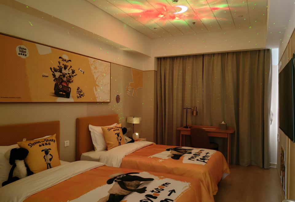Bejing Yanqing Alpine Skiing Resort HotelShaun The Lamb Themed - Quadruple Beds Room