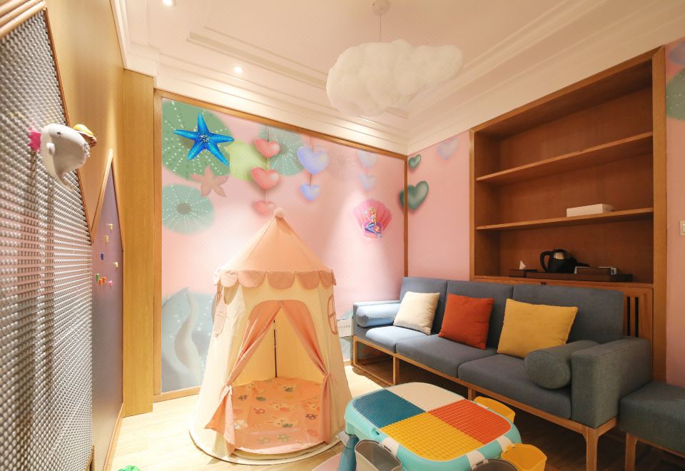 海洋主題園景公寓大床房