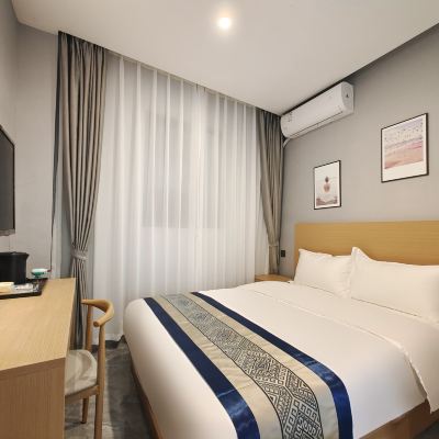 高級大床房（飯店公區提供自助洗衣機+零壓床墊+舒適好眠） 鉑瑞·餘舍飯店（成都天府國際機場店）優惠