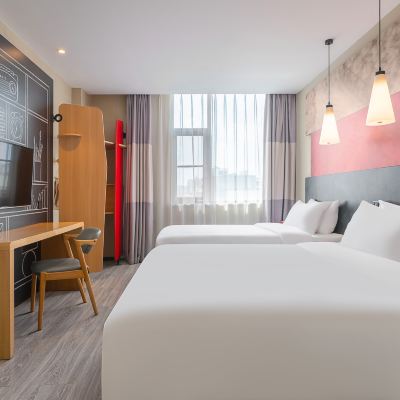 家庭房（城市夜景+外窗） 宜必思飯店（成都武候祠錦裡店）優惠