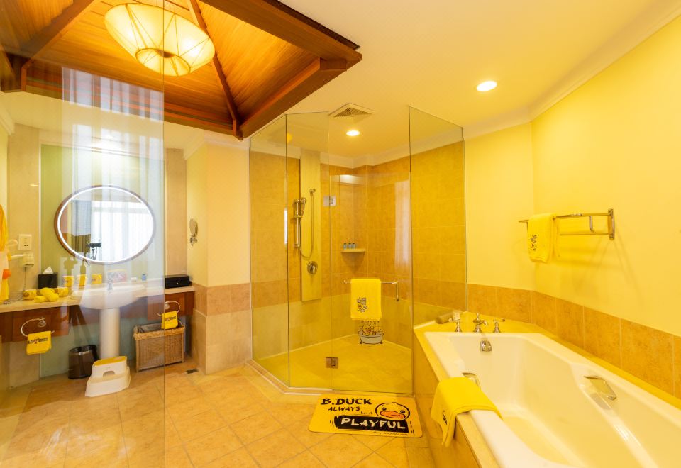 Hillview Golf Resort DongguanB.Duck Theme Family Double Bed Room