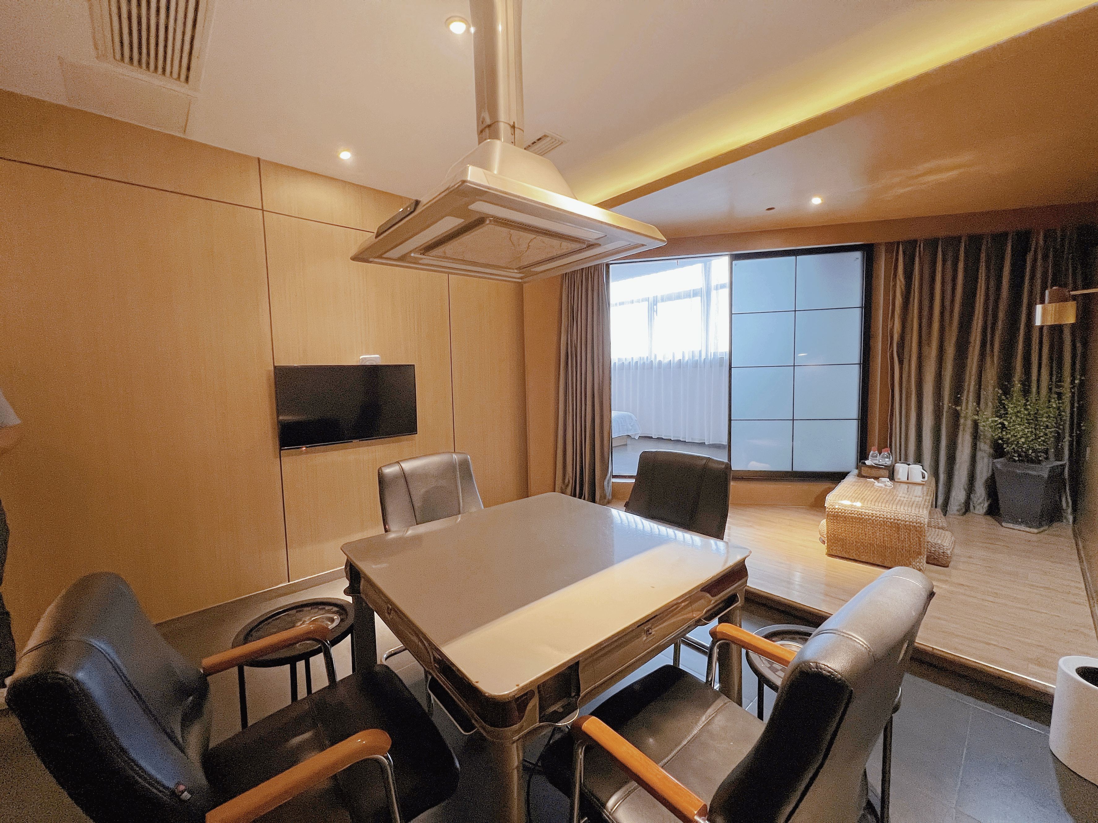 豪华棋牌大床房