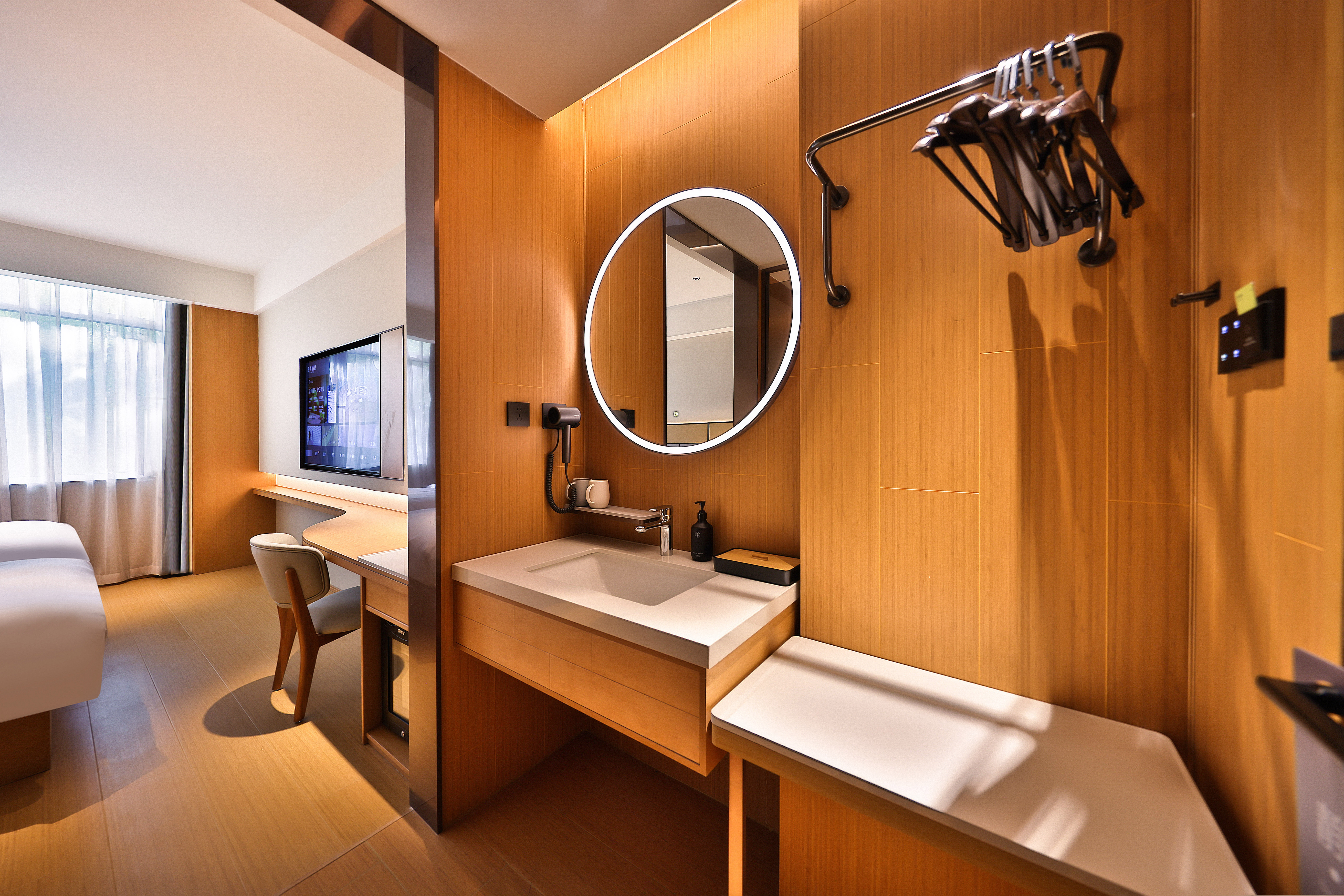 商务双床房（65寸投屏电视+小冰箱+记忆棉床垫）